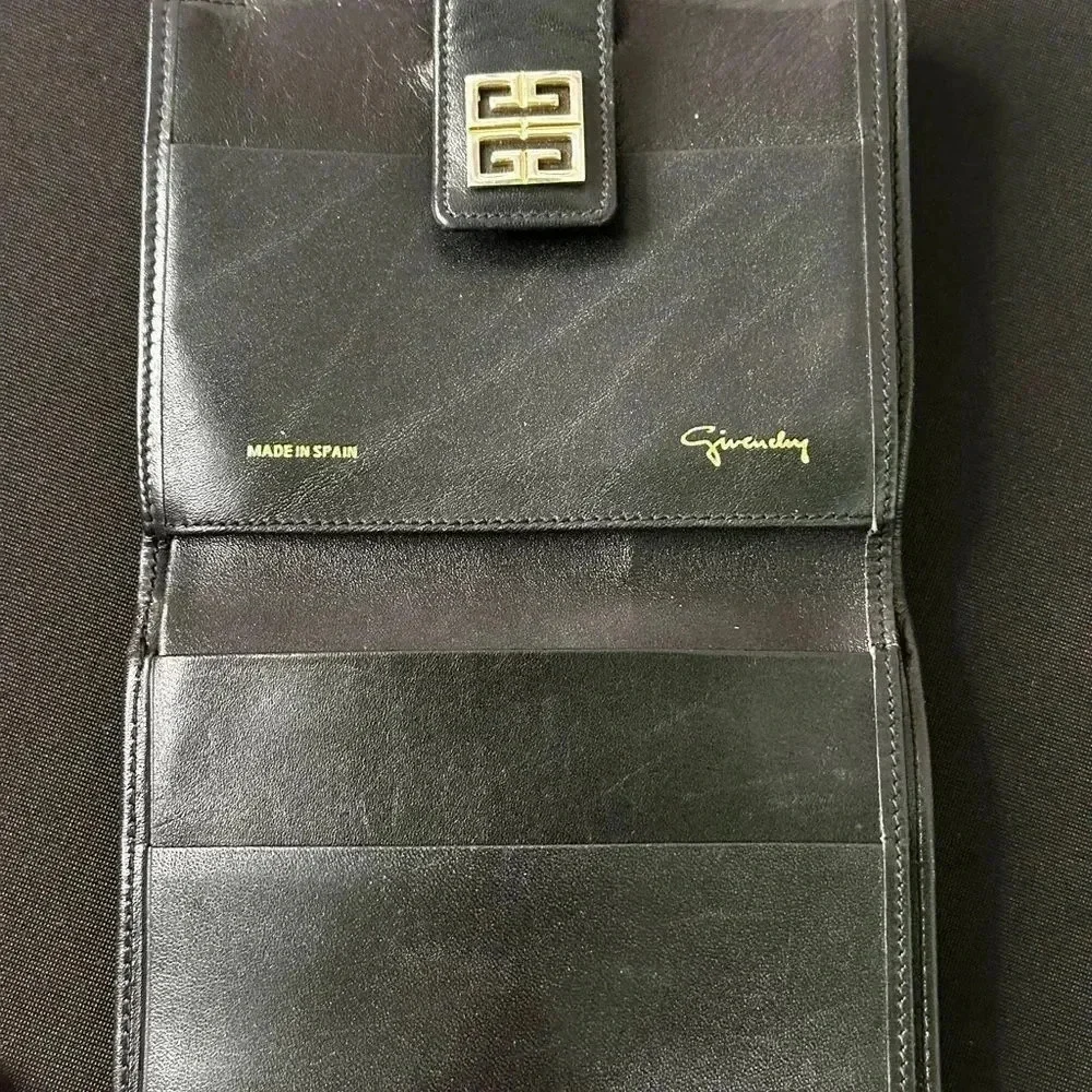 Givenchy Wallet‎ Bundle - Picture 6 of 16